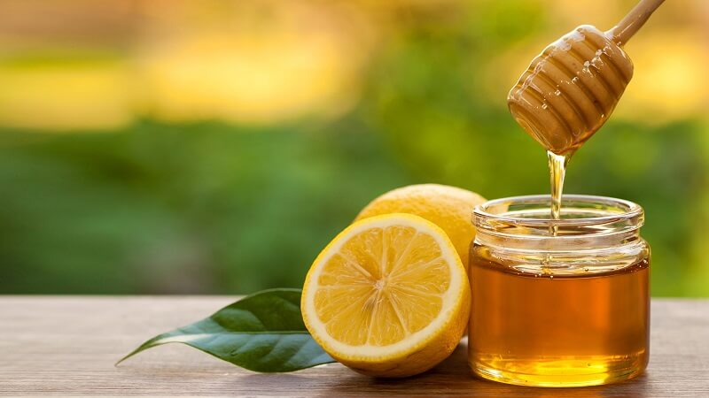 4 Cách tẩy lông môi trên một cách tự nhiên 2 cach tay long chan bang mat ong 6